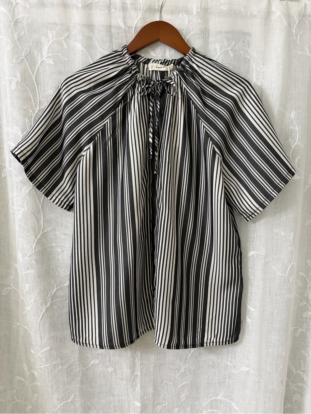 Everlane Black & White Striped Tie-Neck Blouse
Size Medium